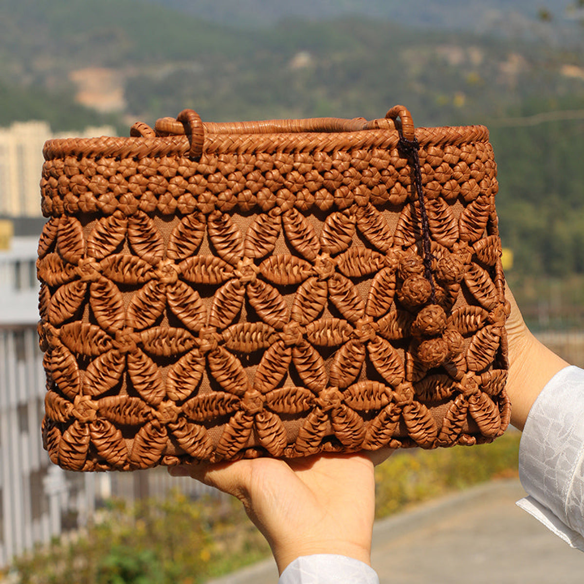Linked Rings · Six-Petal Flower | Wild Grape Vine Shoulder Bag